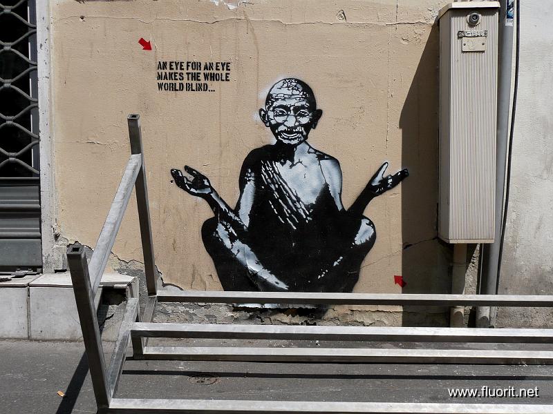 gandhi2.jpg - Graffiti gens célèbres - Gandhi 2 © Fluorit