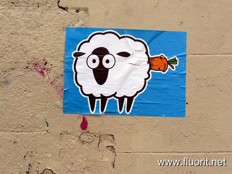 mouton_graf.jpg - Le mouton a la carotte © Fluorit