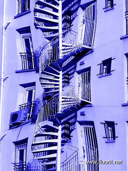 escalier_bleu.jpg - photo insolite - l'escalier bleu © Fluorit